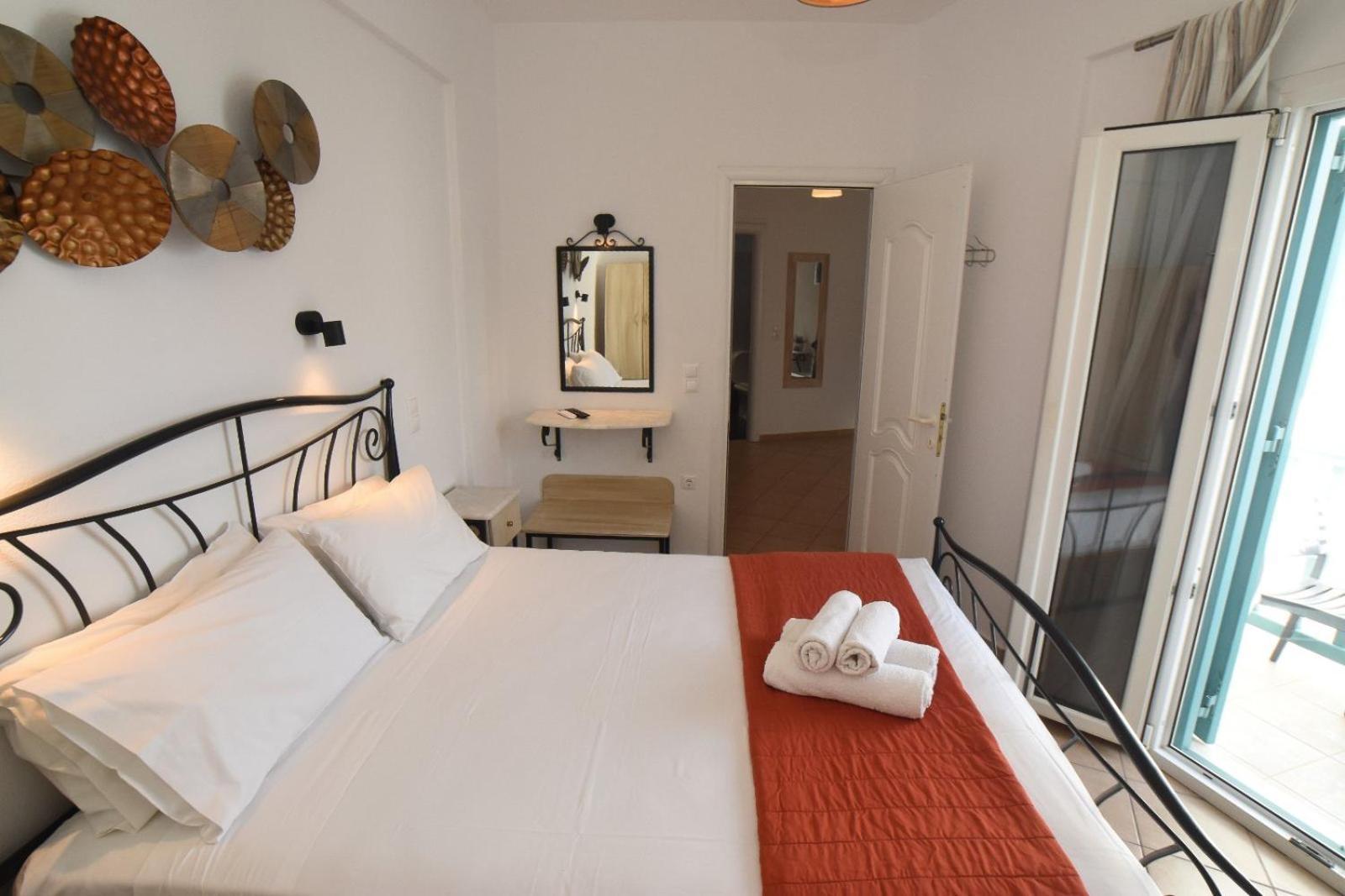 Celeste Apartments Ornos  Ngoại thất bức ảnh